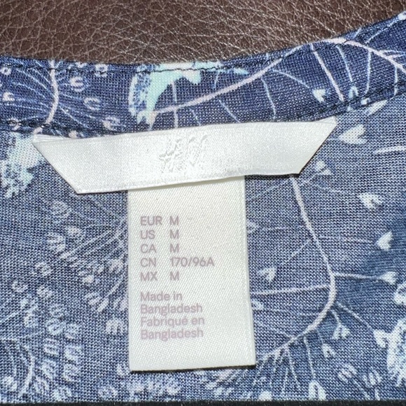 H&M top with 3/4 sleeves - Picture 2 of 8